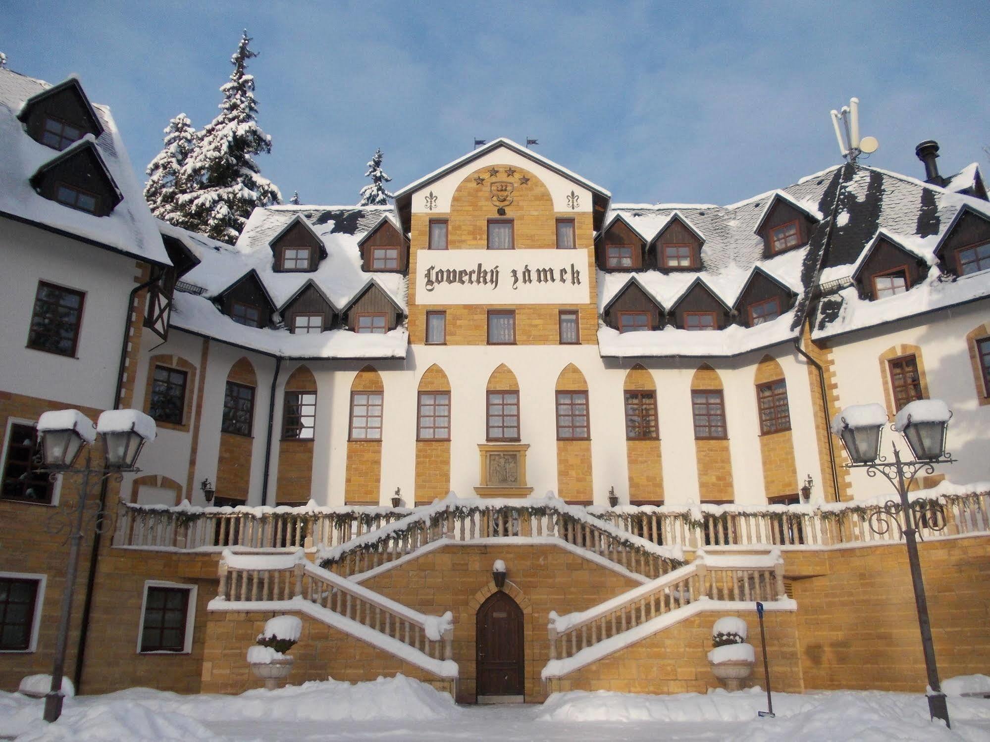 Zamek Luzec Spa & Wellness Resort Karlovy Vary Bagian luar foto